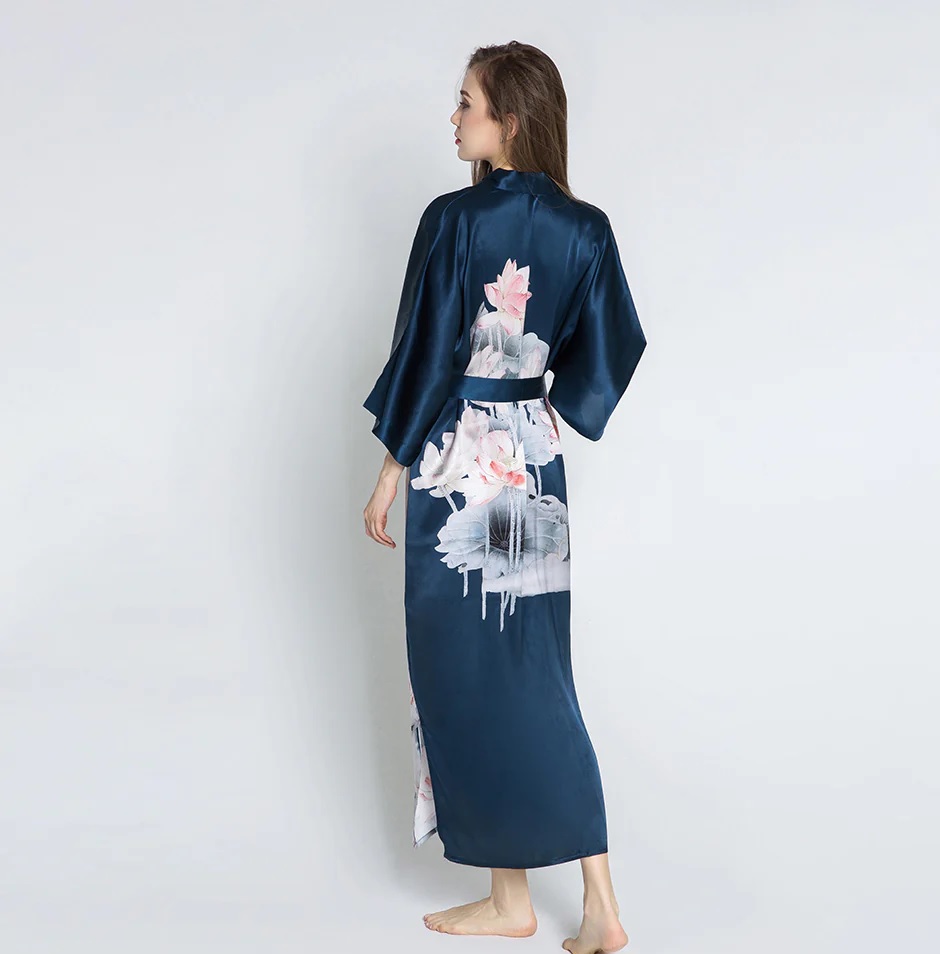 The Affect of Silk Kimonos on Western Vogue Developments | Vogue Round