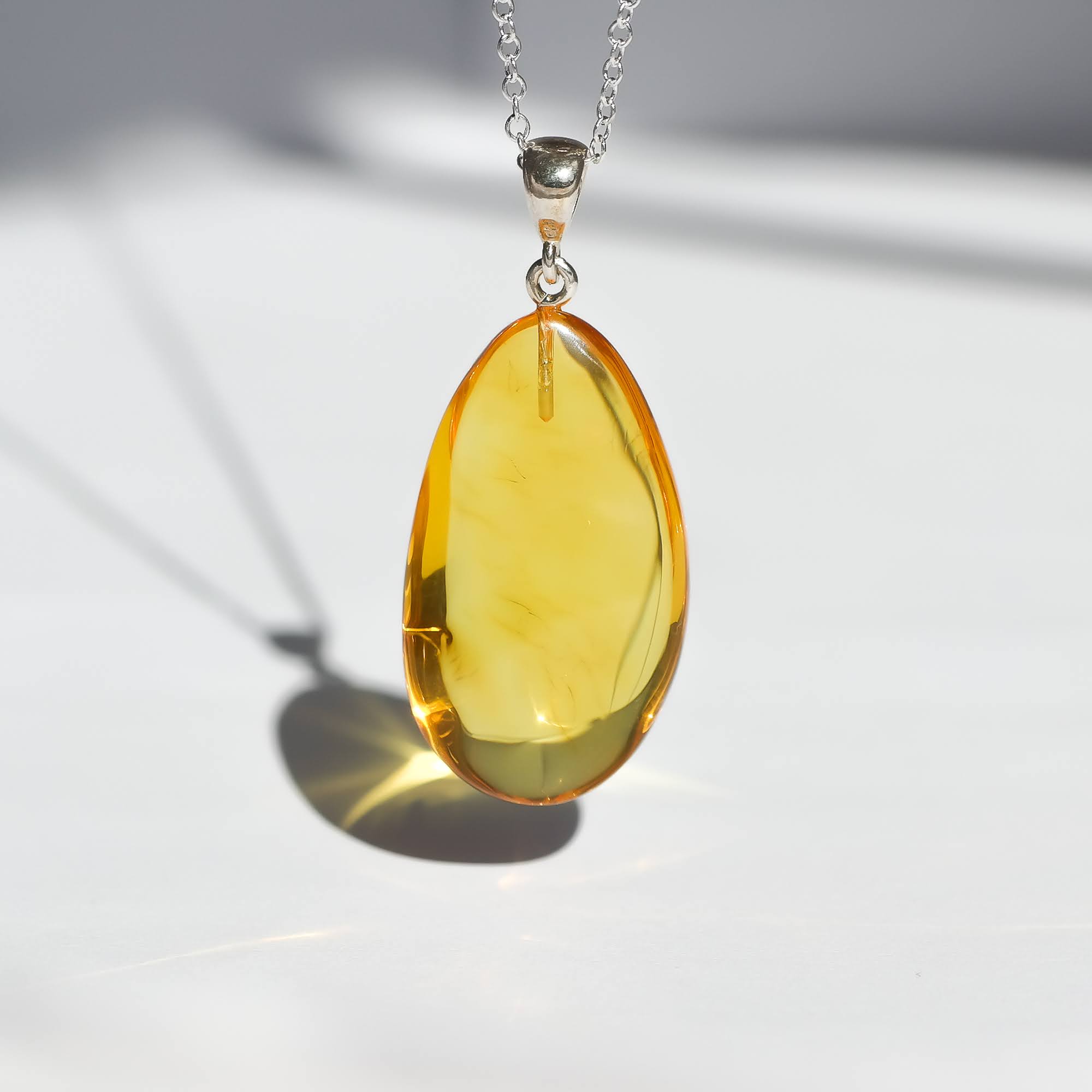 The Golden Touch: Unveiling the Benefits of Wearing Baltic Amber